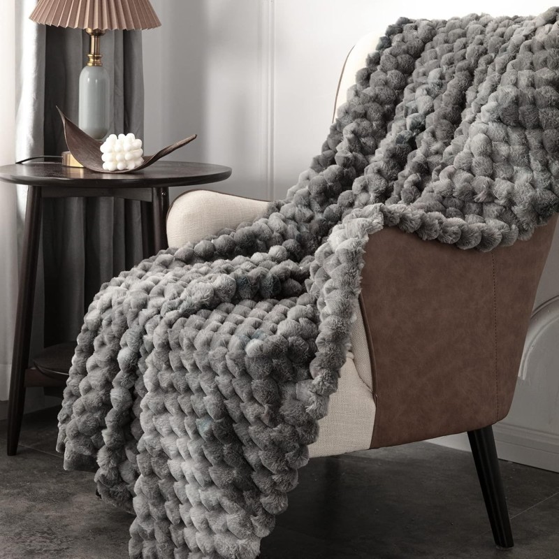 HESTIN Gem¨¹tliche Jacquard-¨¹berwurfdecke aus Kunstfell in Volltonfarbe f¨¹r die Couch, flauschige, warme und bequeme dekorative Weihnachtsdecke f¨¹r Sofa und Wohnzimmer, 127 x 152 cm, Dunkelblaugr¨¹n : K¨¹che, Haushalt & Wohnen