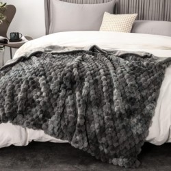 HESTIN Gem¨¹tliche Jacquard-¨¹berwurfdecke aus Kunstfell in Volltonfarbe f¨¹r die Couch, flauschige, warme und bequeme dekorative Weihnachtsdecke f¨¹r Sofa und Wohnzimmer, 127 x 152 cm, Dunkelblaugr¨¹n : K¨¹che, Haushalt & Wohnen